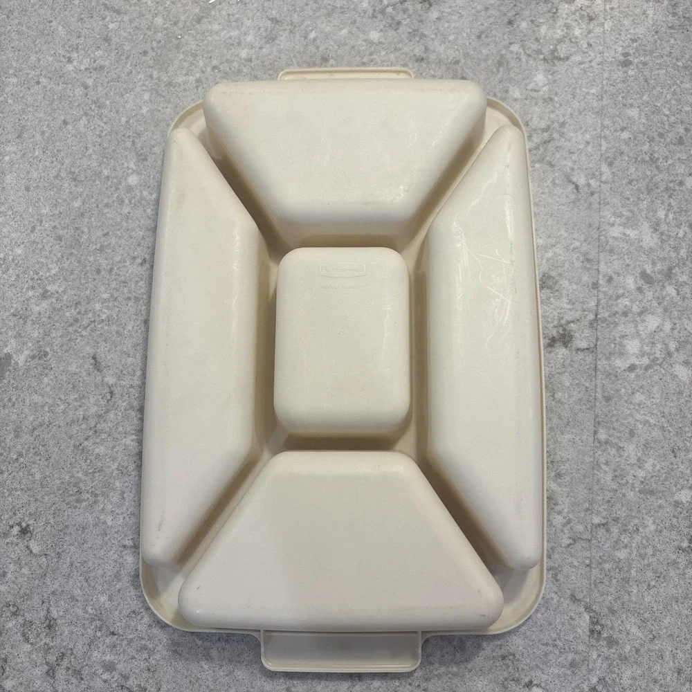 VTG Rubbermaid Servin Saver 0833 Divided Serving Vegetable Tray Almond